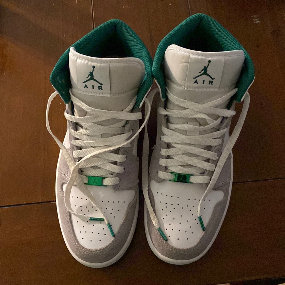 Jordan 1 Mid